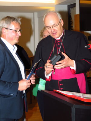 Foto des Albums: Altarweihe in Zandt, Segnung des neuen Altars, den Taufstein und den Ambo