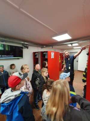Foto des Albums: Zu Besuch bei der Freiwilligen Feuerwehr in Hollstadt
