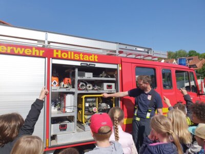 Foto des Albums: Zu Besuch bei der Freiwilligen Feuerwehr in Hollstadt