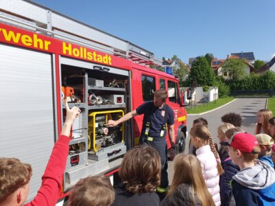 Foto des Albums: Zu Besuch bei der Freiwilligen Feuerwehr in Hollstadt