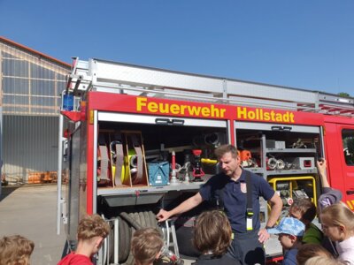 Foto des Albums: Zu Besuch bei der Freiwilligen Feuerwehr in Hollstadt