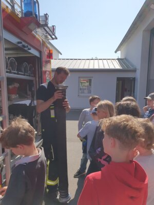 Foto des Albums: Zu Besuch bei der Freiwilligen Feuerwehr in Hollstadt