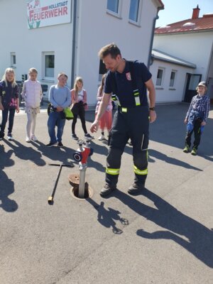 Foto des Albums: Zu Besuch bei der Freiwilligen Feuerwehr in Hollstadt