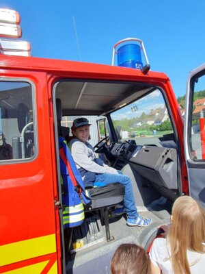Foto des Albums: Zu Besuch bei der Freiwilligen Feuerwehr in Hollstadt