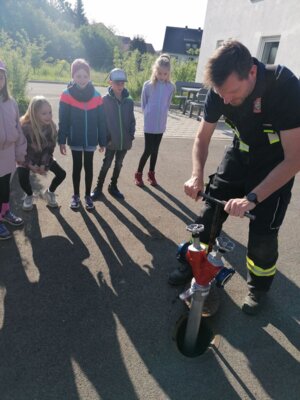 Foto des Albums: Zu Besuch bei der Freiwilligen Feuerwehr in Hollstadt