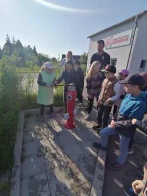 Foto des Albums: Zu Besuch bei der Freiwilligen Feuerwehr in Hollstadt
