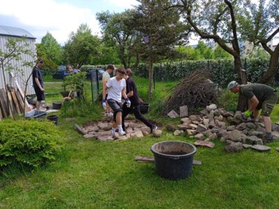 Foto des Albums: Backofenbau im Kinder- & Jugendgarten Goldberg (27. 05. 2024)