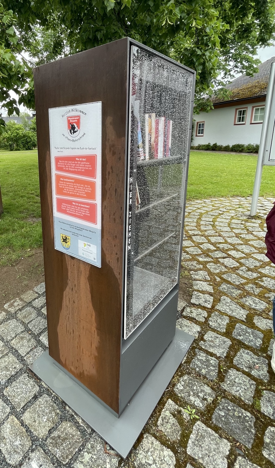 Bild: Neuer Bücherschrank in Neuenmarkt - Foto: Eva Gravogl