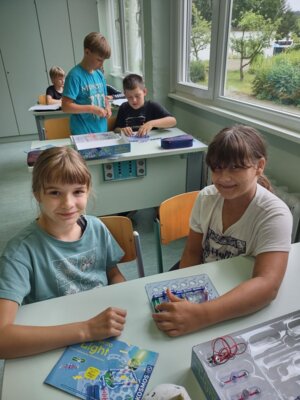 Fotoalbum Forscherstunden zum Thema „elektrischer Strom“