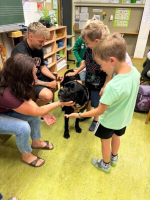 Foto des Albums: Tierischer Besuch im Schulhaus in Wollbach
