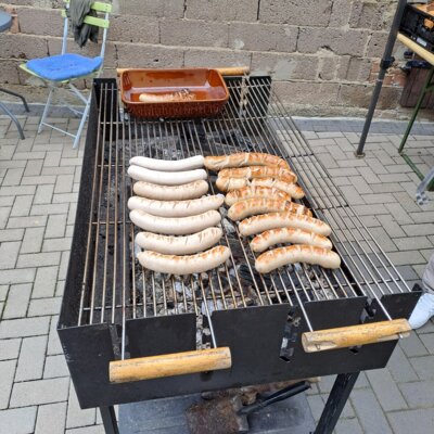 In der Miehlener Stra&szlig;e gab es M&ouml;glichkeit zur St&auml;rkung  (Bild vergr&ouml;&szlig;ern)