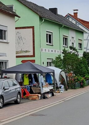 Foto des Albums: Sommerflohmarkt 24 - viele Gäste in den Bettendorfer Höfen