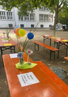 Biertischgarnituren  (Bild vergr&ouml;&szlig;ern)
