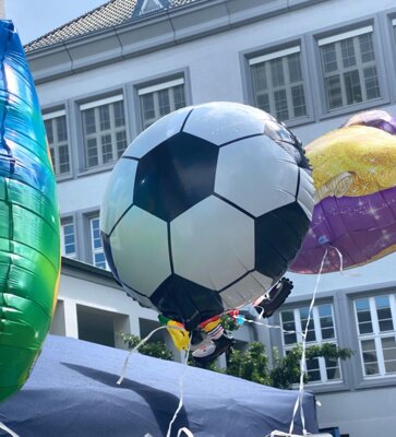 Liftballons aufgeblasen  (Bild vergr&ouml;&szlig;ern)