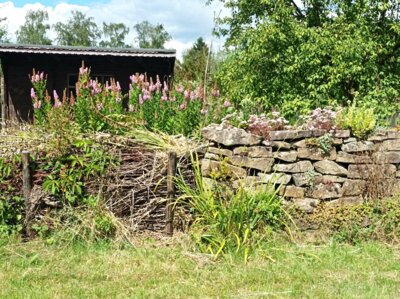 Trockenmauer aus Natursteinen 