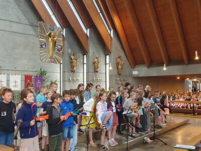 Foto des Albums: Abschiedsfeier in der Kirche in Hollstadt