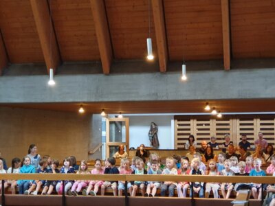 Foto des Albums: Abschiedsfeier in der Kirche in Hollstadt