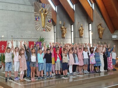 Foto des Albums: Abschiedsfeier in der Kirche in Hollstadt