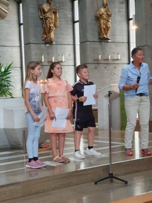 Foto des Albums: Abschiedsfeier in der Kirche in Hollstadt