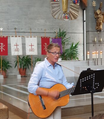 Foto des Albums: Abschiedsfeier in der Kirche in Hollstadt