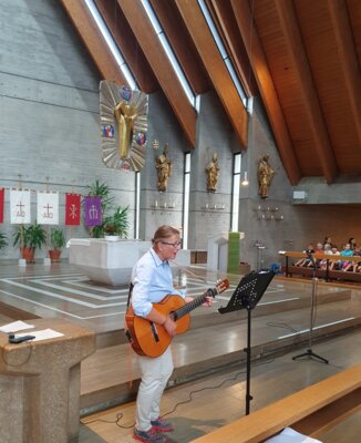 Foto des Albums: Abschiedsfeier in der Kirche in Hollstadt