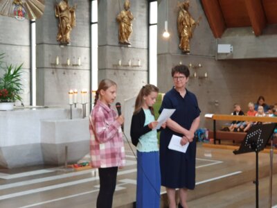 Foto des Albums: Abschiedsfeier in der Kirche in Hollstadt