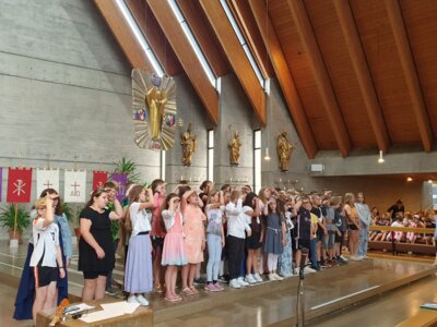 Foto des Albums: Abschiedsfeier in der Kirche in Hollstadt