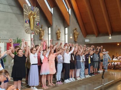 Foto des Albums: Abschiedsfeier in der Kirche in Hollstadt