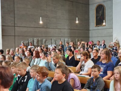 Foto des Albums: Abschiedsfeier in der Kirche in Hollstadt