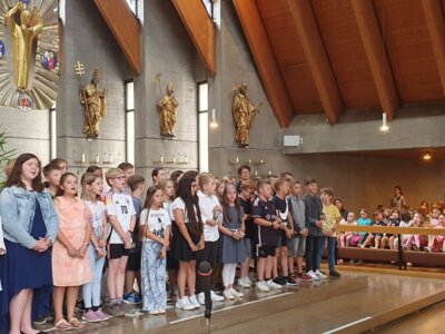 Foto des Albums: Abschiedsfeier in der Kirche in Hollstadt