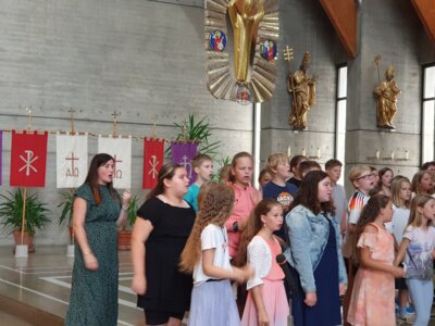 Foto des Albums: Abschiedsfeier in der Kirche in Hollstadt