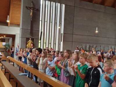 Foto des Albums: Abschiedsfeier in der Kirche in Hollstadt
