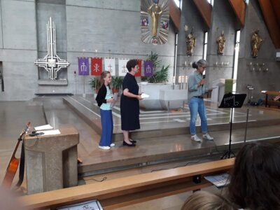 Foto des Albums: Abschiedsfeier in der Kirche in Hollstadt