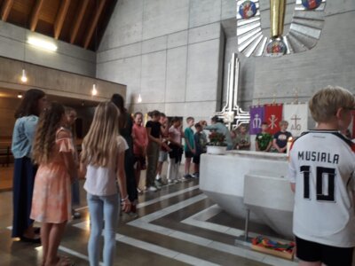 Foto des Albums: Abschiedsfeier in der Kirche in Hollstadt