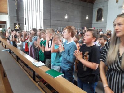 Foto des Albums: Abschiedsfeier in der Kirche in Hollstadt