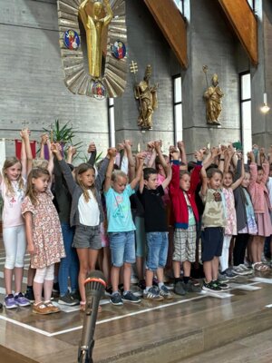 Foto des Albums: Abschiedsfeier in der Kirche in Hollstadt