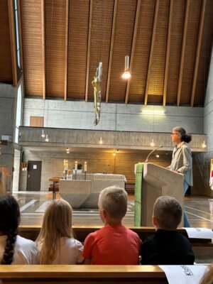 Foto des Albums: Abschiedsfeier in der Kirche in Hollstadt