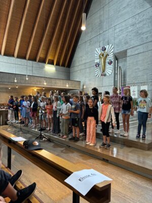 Foto des Albums: Abschiedsfeier in der Kirche in Hollstadt