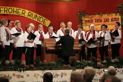 Unser Frauenchor  (Bild vergr&ouml;&szlig;ern)