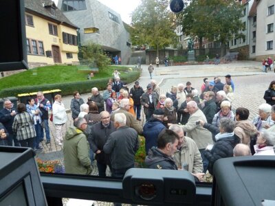 Erfrischung nach der Stadtbesichtigung  (Bild vergr&ouml;&szlig;ern)