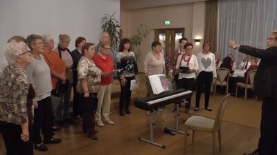 Unser Frauenchor  (Bild vergr&ouml;&szlig;ern)
