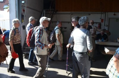 St&auml;rkungsbed&uuml;rftige Wanderer  (Bild vergr&ouml;&szlig;ern)