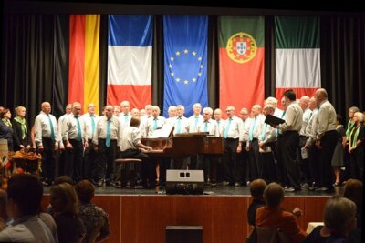 M&auml;nnergesangverein - Frauen- und M&auml;nnerchor  (Bild vergr&ouml;&szlig;ern)