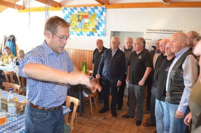 Das St&auml;ndchen des M&auml;nnerchors  (Bild vergr&ouml;&szlig;ern)