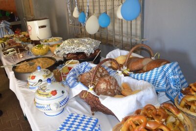 Buffet mit ...  (Bild vergr&ouml;&szlig;ern)