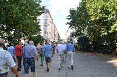 Auf nach Alt-Sachsenhausen  (Bild vergr&ouml;&szlig;ern)