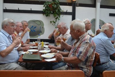 ... Erste St&auml;rkung  (Bild vergr&ouml;&szlig;ern)