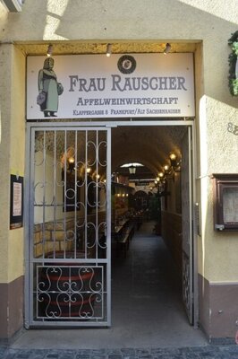 Frau Rauscher  (Bild vergr&ouml;&szlig;ern)