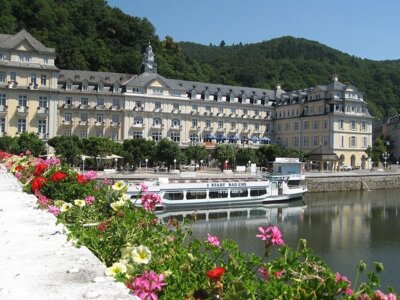 Kurhaus mit Brunnenhalle  (Bild vergr&ouml;&szlig;ern)