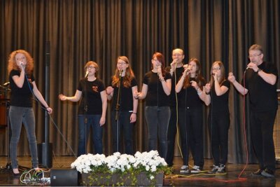 Jugendchor "Fly 2", Chorleiter: Th. Kirchh&ouml;fer/J&ouml;rg Hofmann  (Bild vergr&ouml;&szlig;ern)
